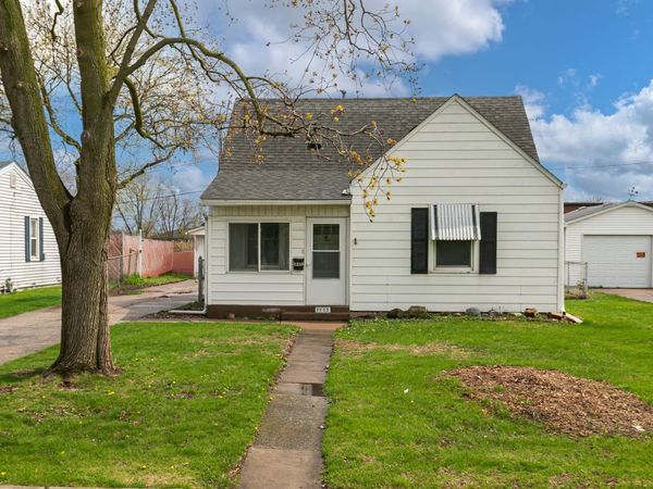 2202 46th Street , Moline, IL 61265