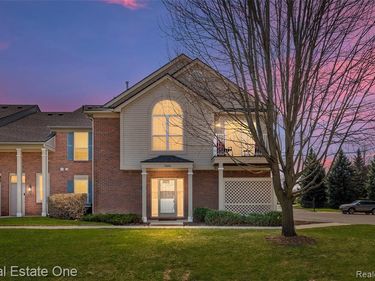 30200 Chesapeake Circle, Commerce Twp, MI 48390