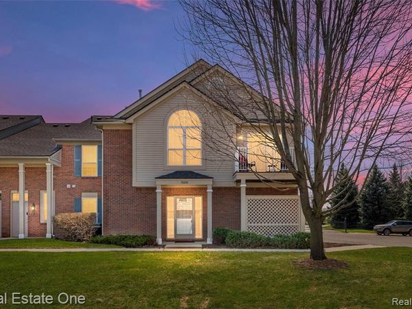 30200 Chesapeake Circle, Commerce Twp, MI 48390