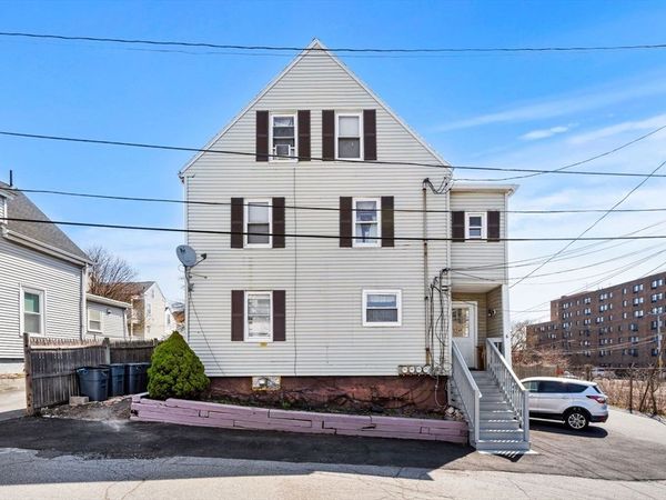 6 Munroe St, Peabody, MA 01960