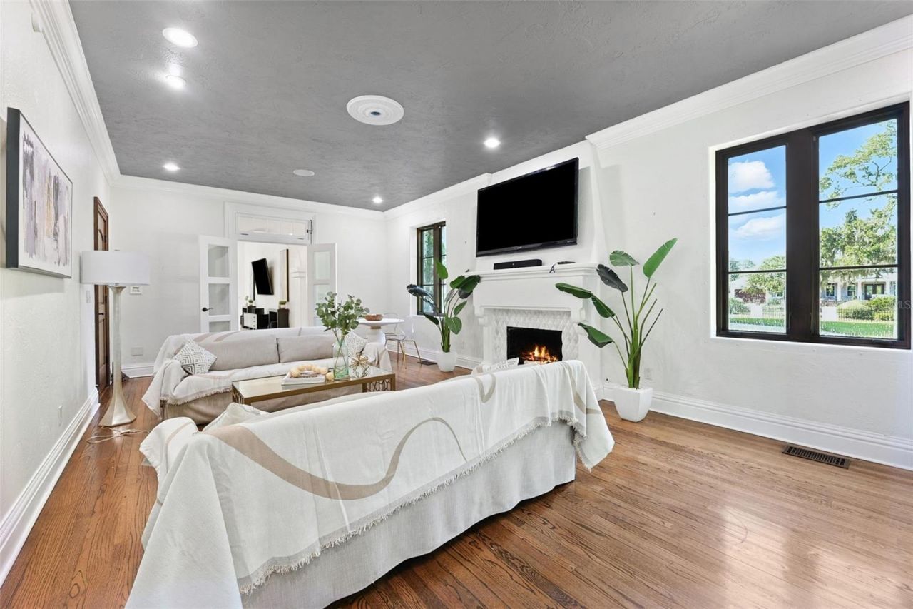 4555 W Swann Avenue, Tampa, FL 33609 Photo