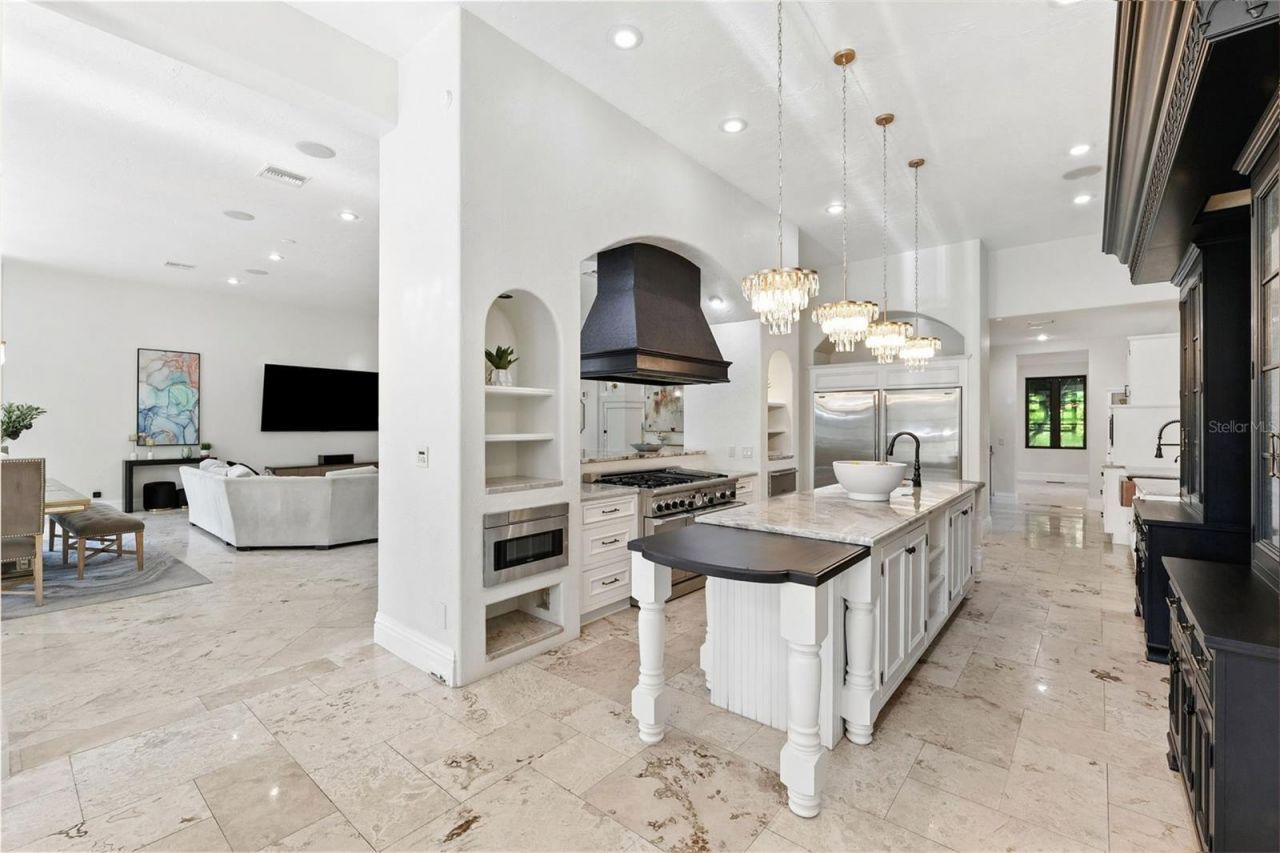 4555 W Swann Avenue, Tampa, FL 33609 Photo