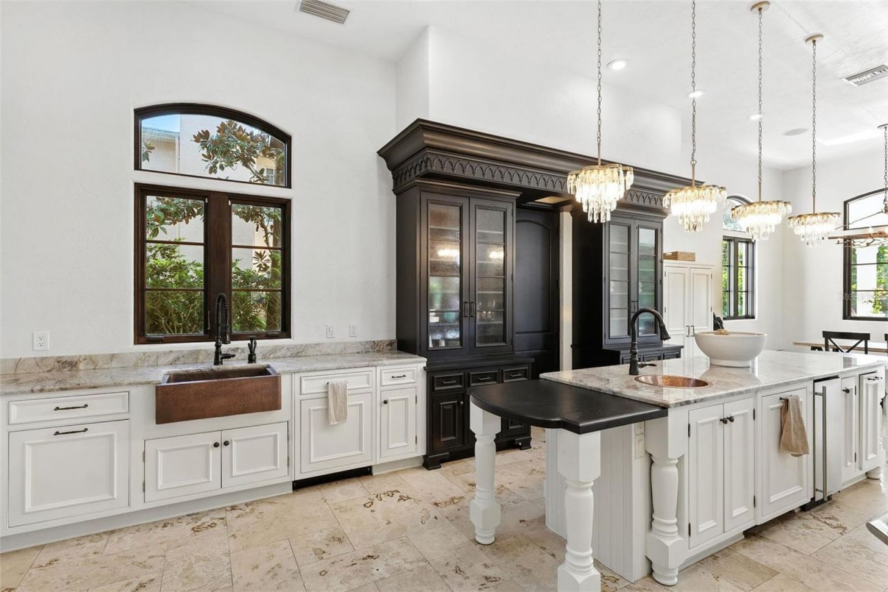 4555 W Swann Avenue, Tampa, FL 33609 Photo