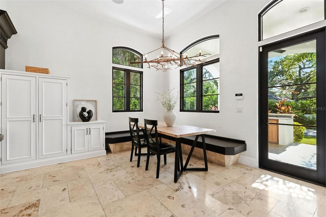 4555 W Swann Avenue, Tampa, FL 33609 Photo