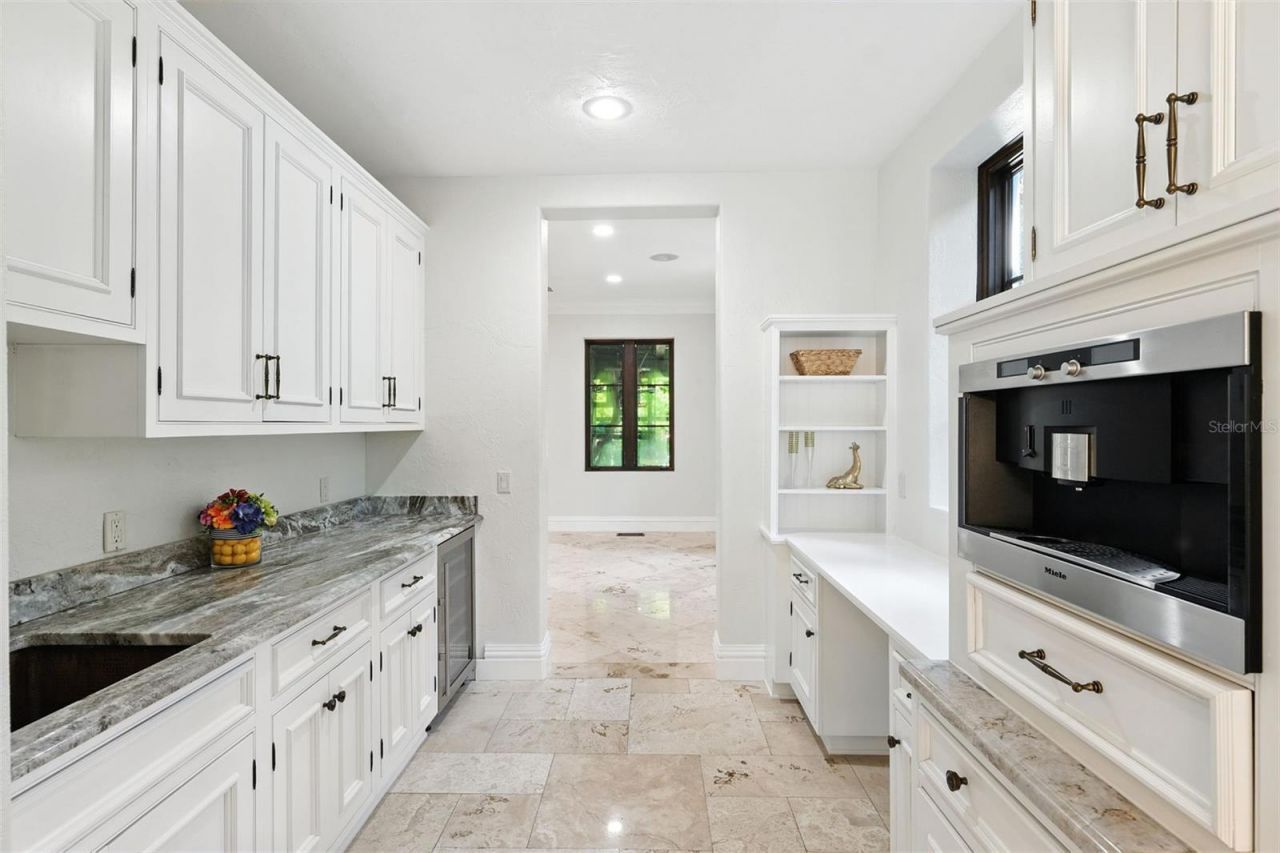 4555 W Swann Avenue, Tampa, FL 33609 Photo
