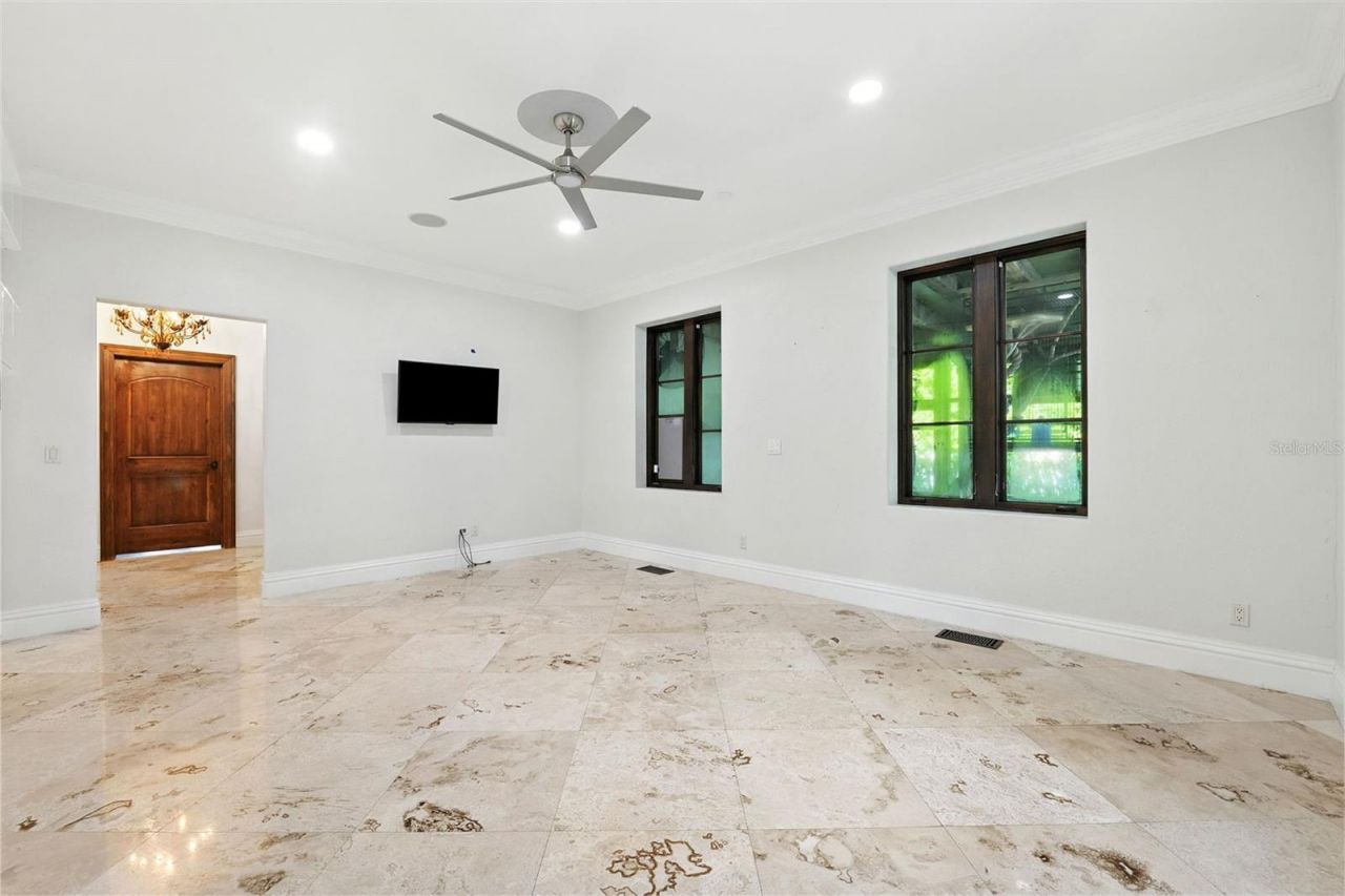 4555 W Swann Avenue, Tampa, FL 33609 Photo