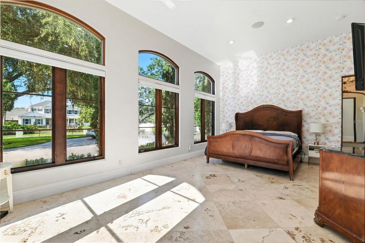 4555 W Swann Avenue, Tampa, FL 33609 Photo