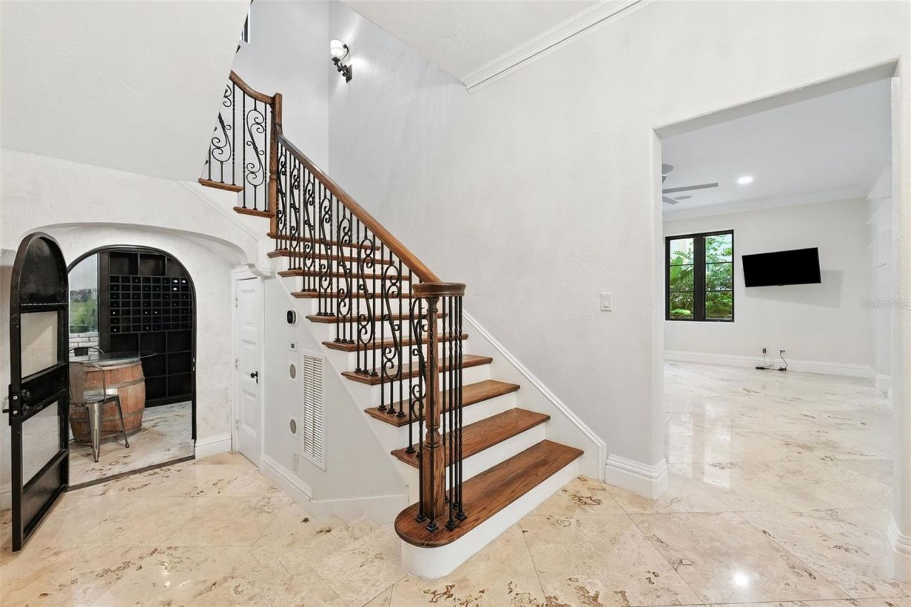 4555 W Swann Avenue, Tampa, FL 33609 Photo