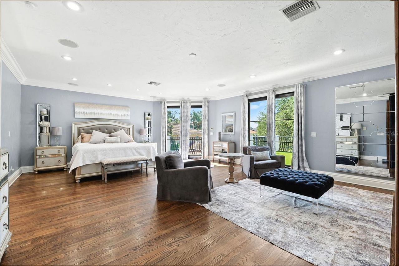 4555 W Swann Avenue, Tampa, FL 33609 Photo