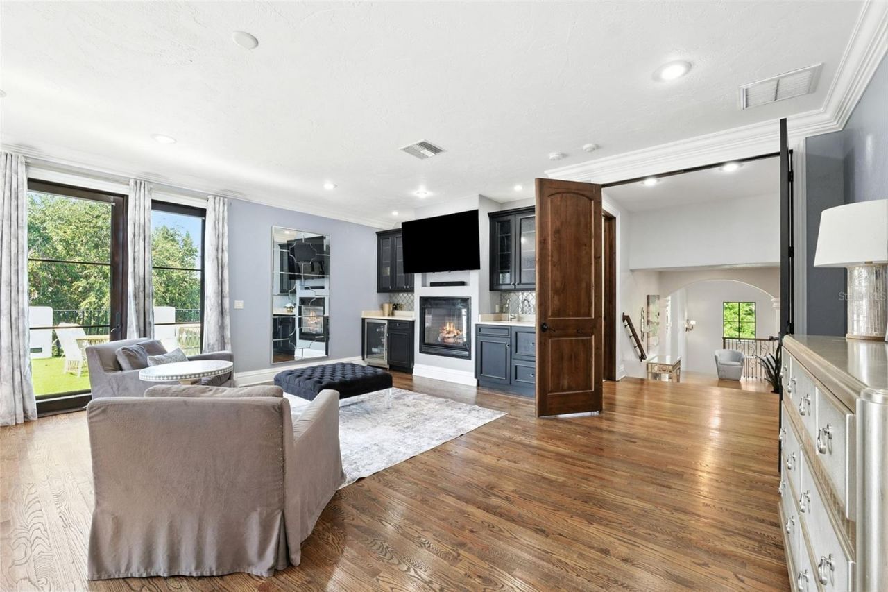 4555 W Swann Avenue, Tampa, FL 33609 Photo