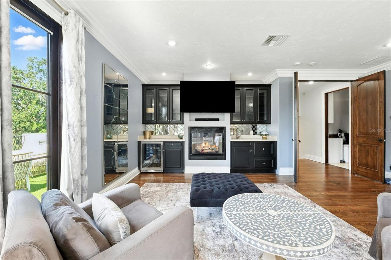 4555 W Swann Avenue, Tampa, FL 33609 Photo