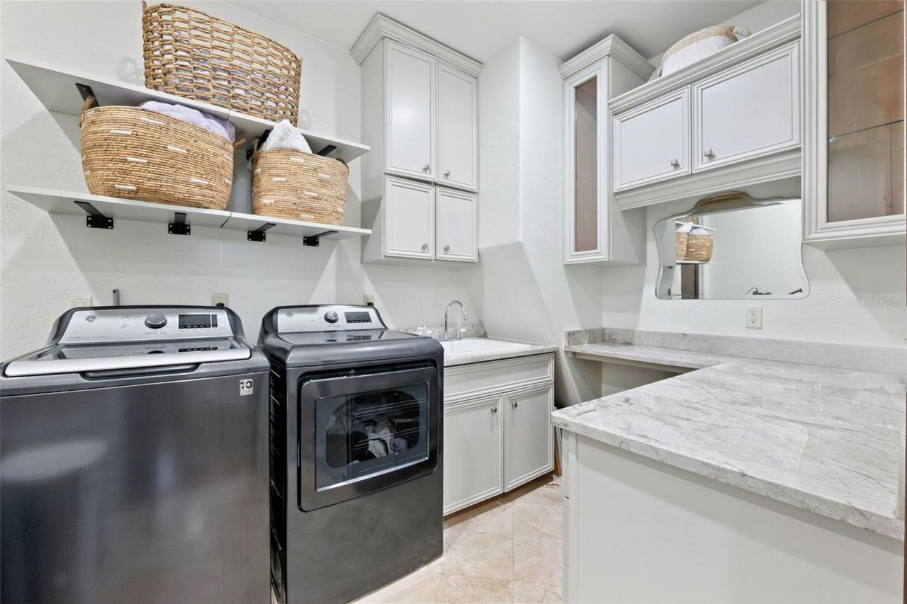 4555 W Swann Avenue, Tampa, FL 33609 Photo