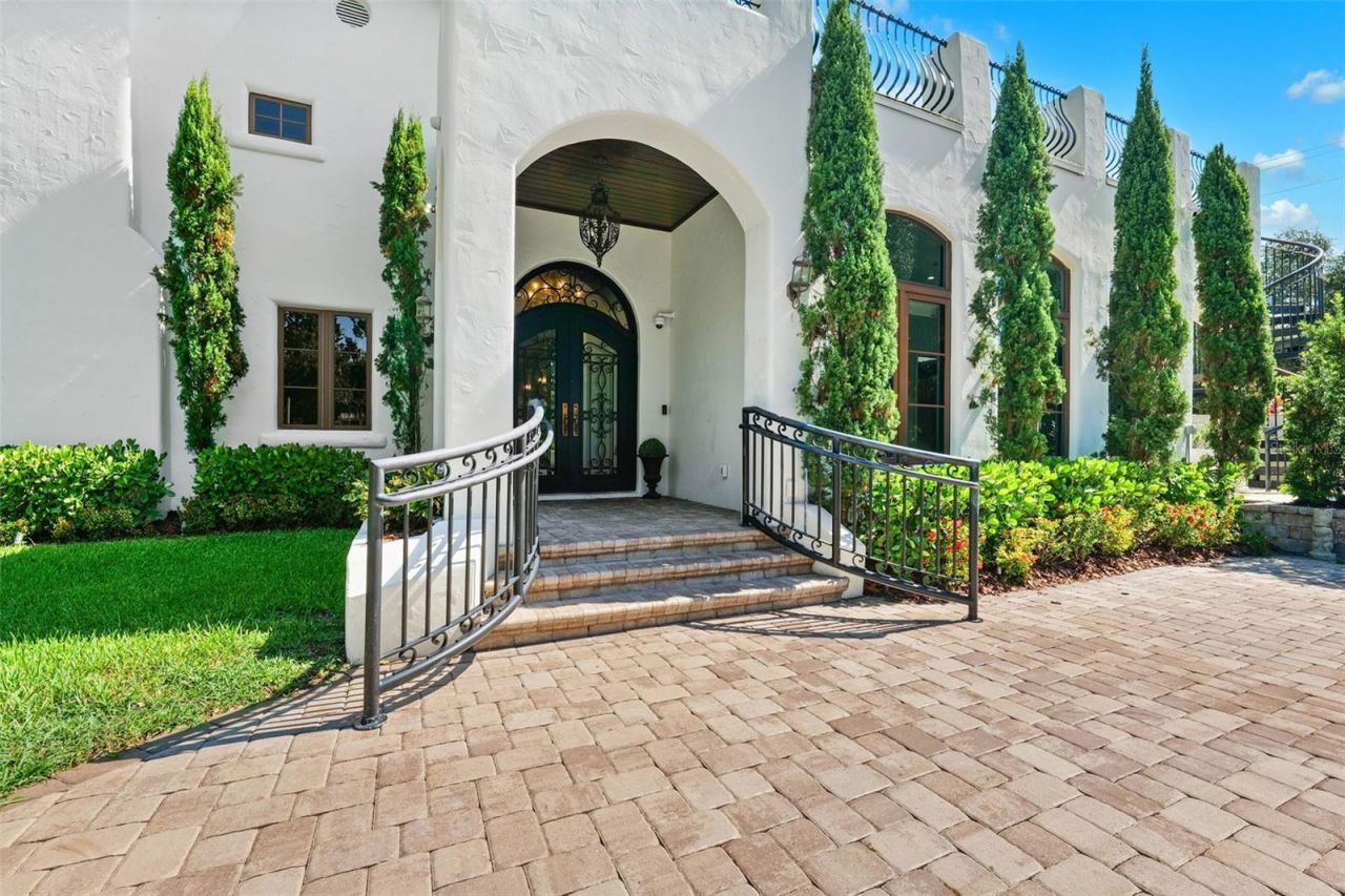 4555 W Swann Avenue, Tampa, FL 33609 Photo