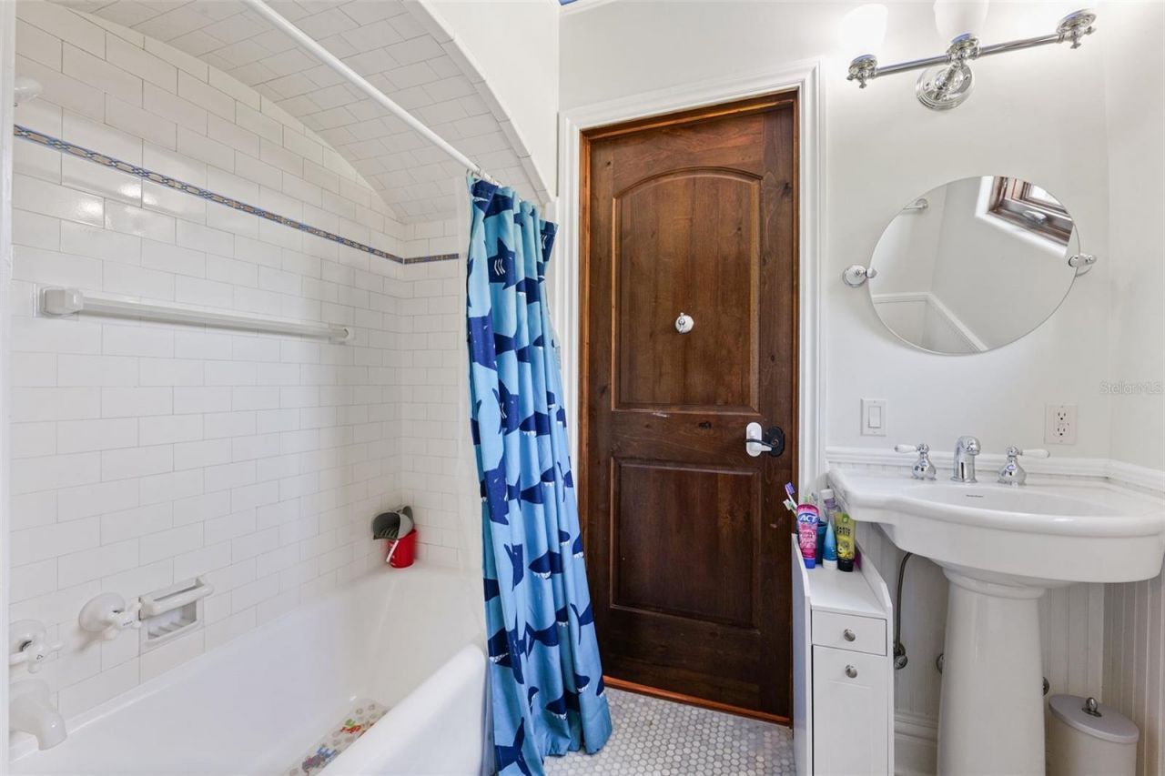 4555 W Swann Avenue, Tampa, FL 33609 Photo