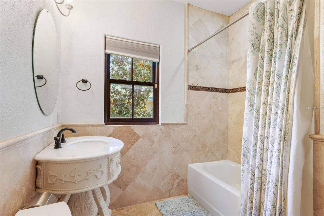4555 W Swann Avenue, Tampa, FL 33609 Photo