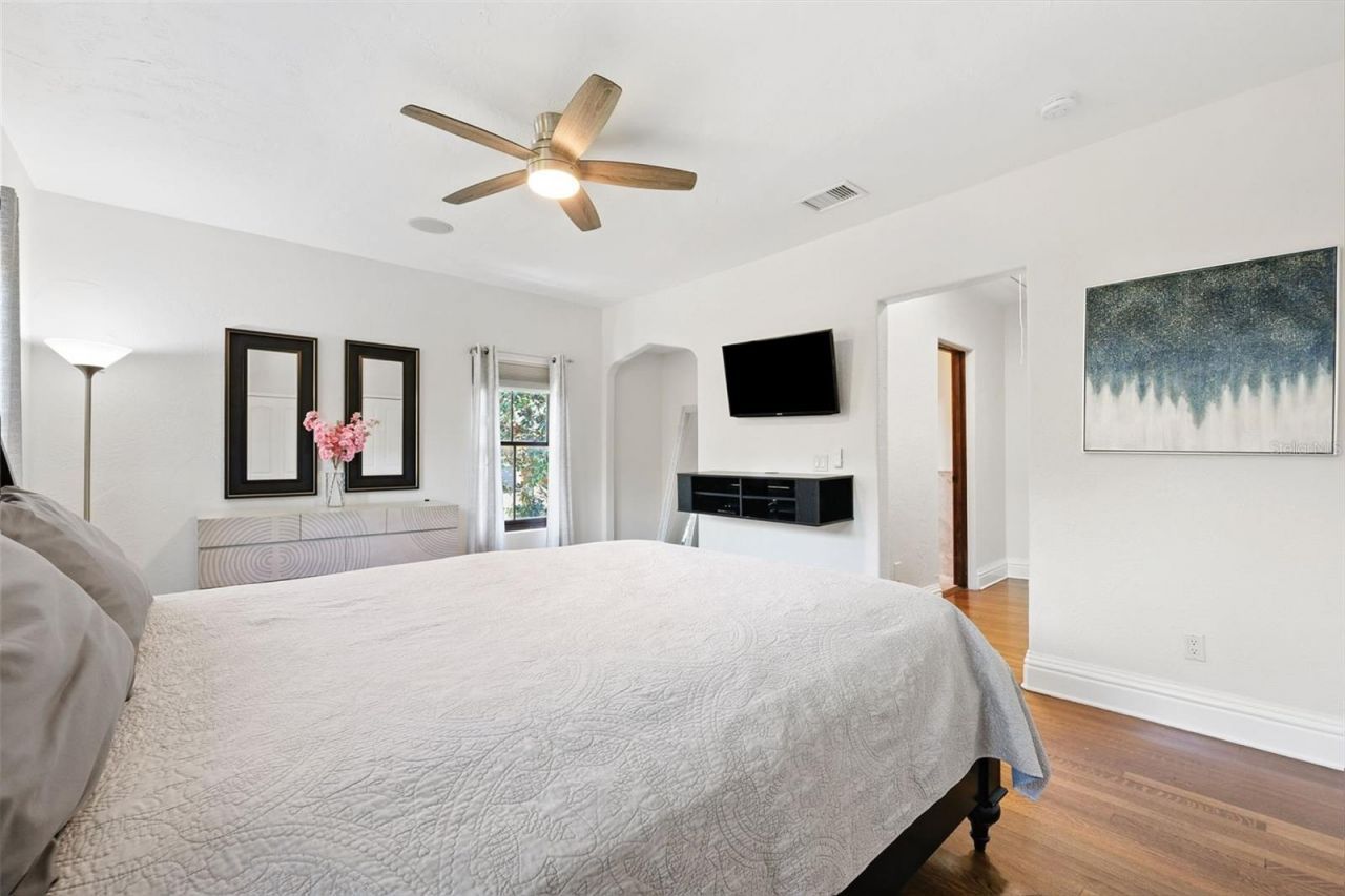 4555 W Swann Avenue, Tampa, FL 33609 Photo