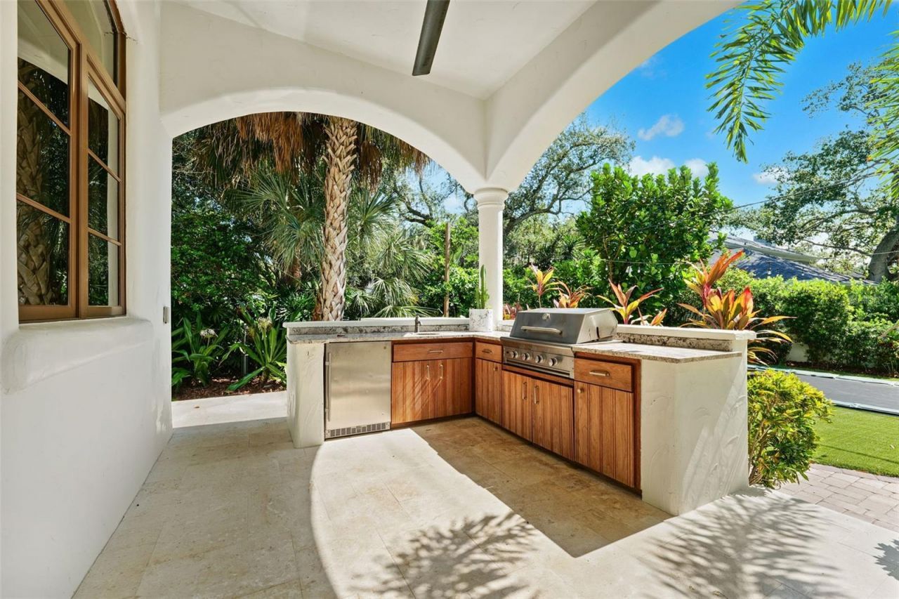 4555 W Swann Avenue, Tampa, FL 33609 Photo