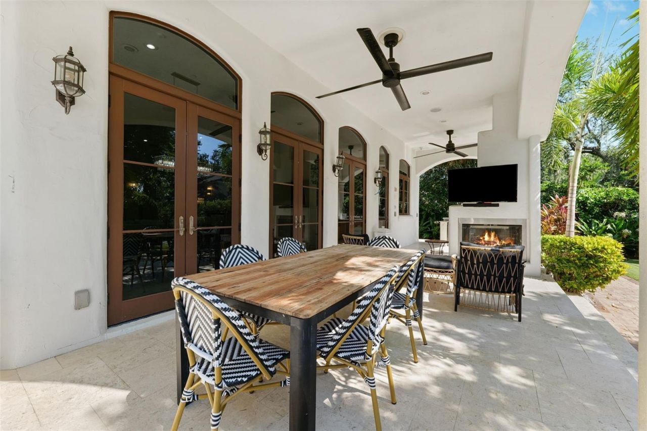4555 W Swann Avenue, Tampa, FL 33609 Photo