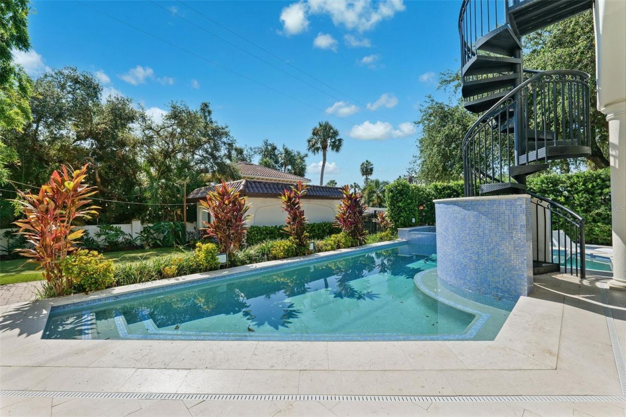 4555 W Swann Avenue, Tampa, FL 33609 Photo