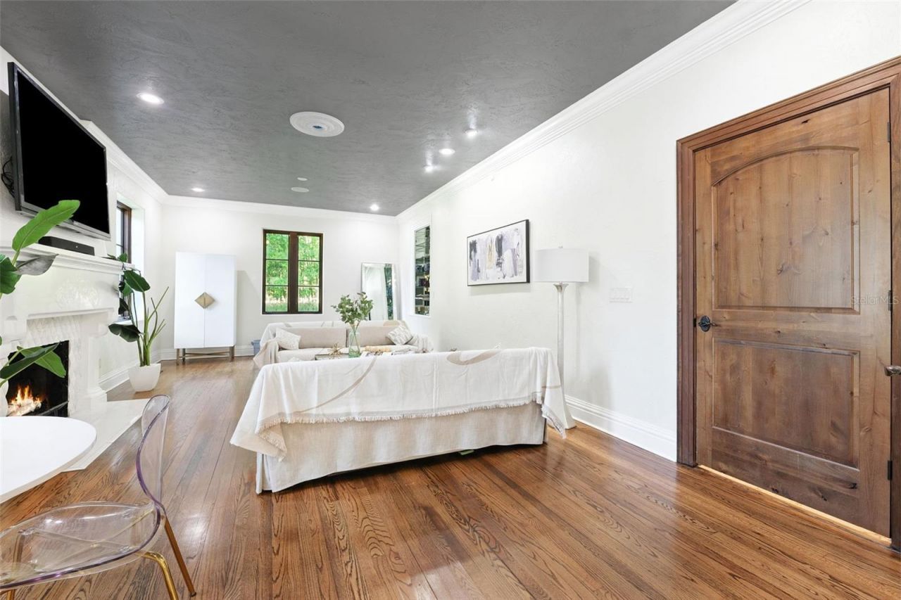 4555 W Swann Avenue, Tampa, FL 33609 Photo