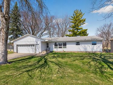 420 5th Street SE, Pine Island, MN 55963