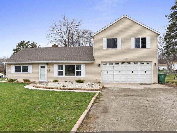 2068 LOST DAUPHIN ROAD, De Pere, WI 54115