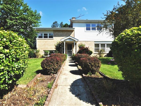 910 Hollywood Avenue , Des Plaines, IL 60016