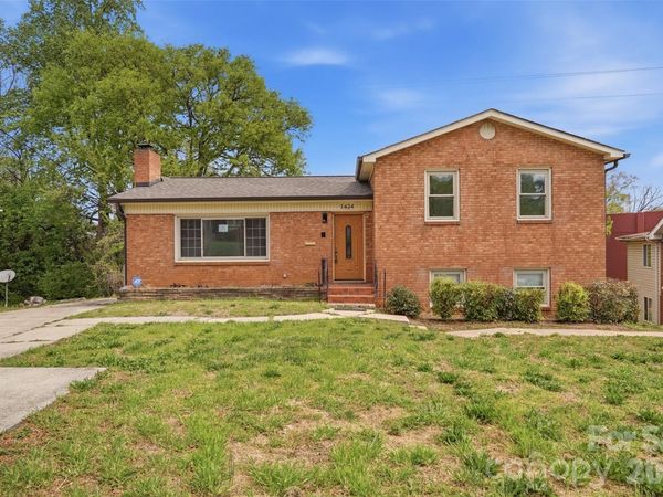 1424 Dean Street , Charlotte, NC 28216