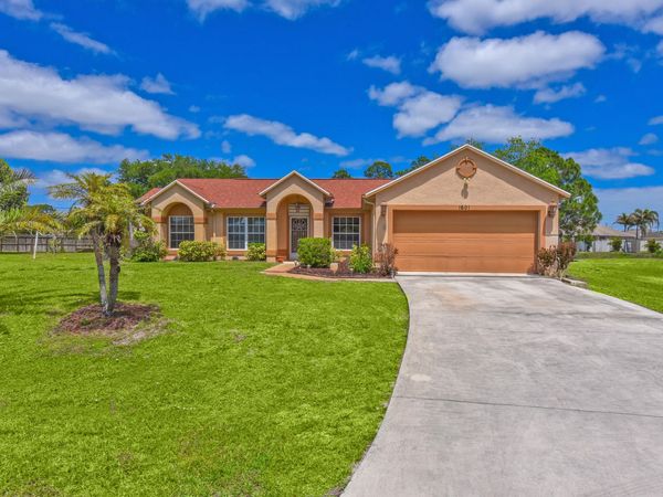 1601 SW Duclair Avenue, Port St. Lucie, FL 34953