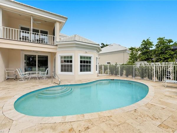 360 Carlton PL, Unit 11, NAPLES, FL 34108