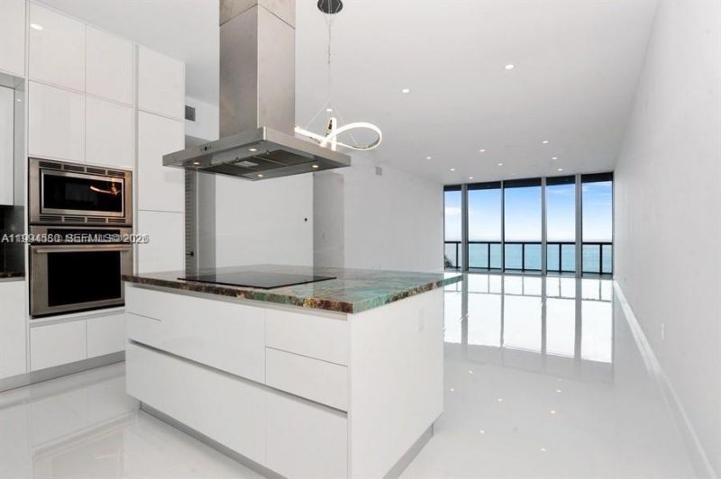 6799 Collins Ave, Unit 404, Miami Beach, FL 33141 Photo