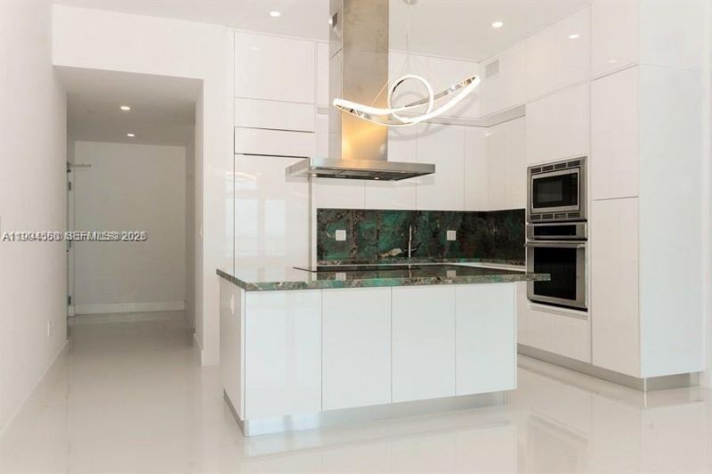 6799 Collins Ave, Unit 404, Miami Beach, FL 33141 Photo