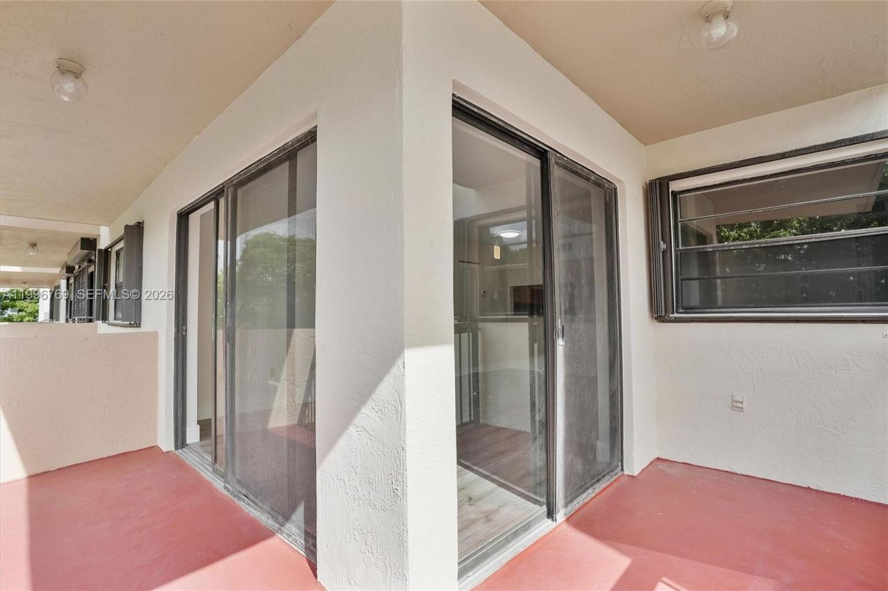 995 SW 84th Ave, Unit 309, Miami, FL 33144 Photo