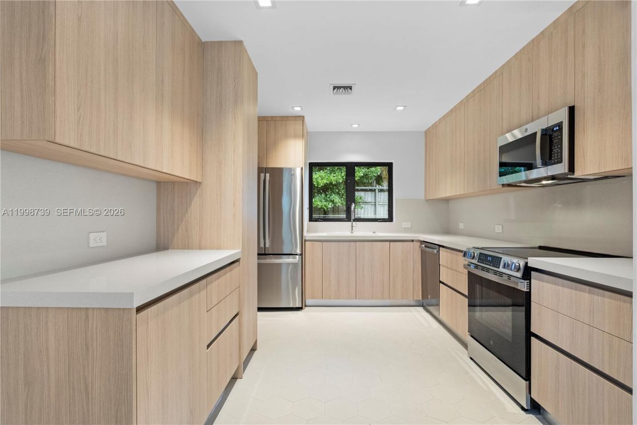 2345 SW 23rd Ter, Miami, FL 33145 Photo