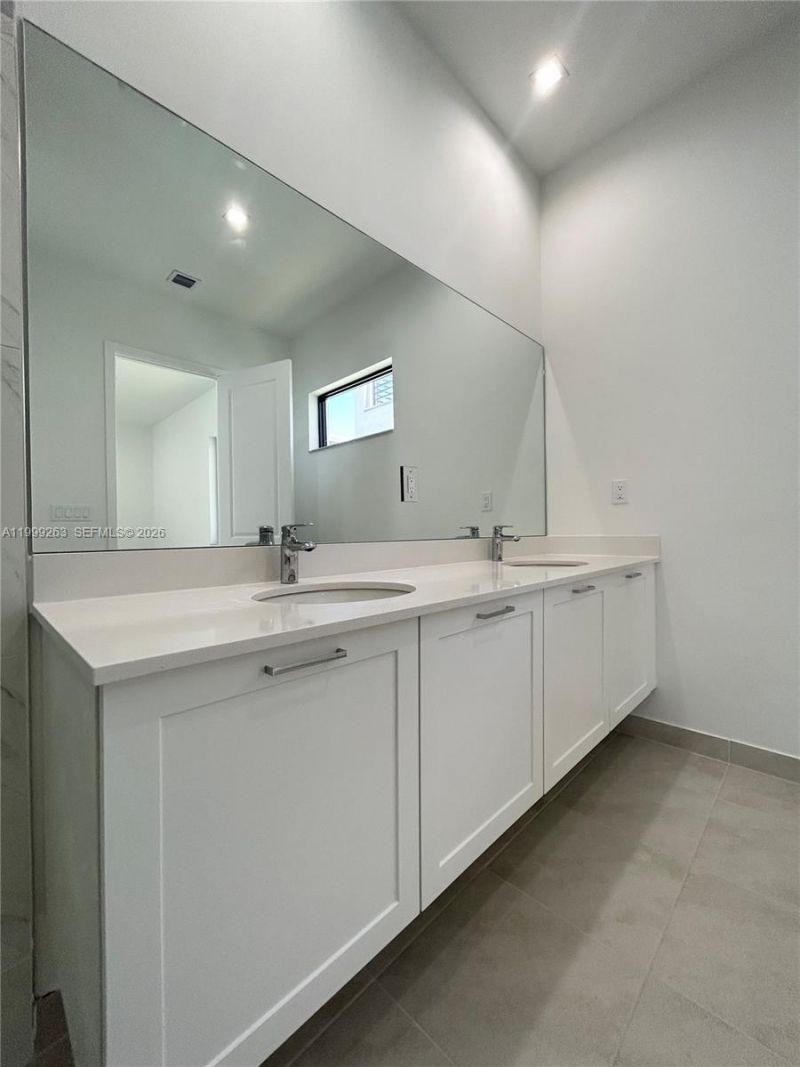 8037 NW 46th Ter , Doral, FL 33166 Photo