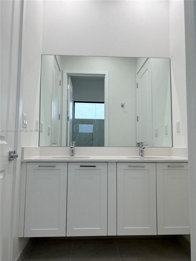 8037 NW 46th Ter , Doral, FL 33166 Photo