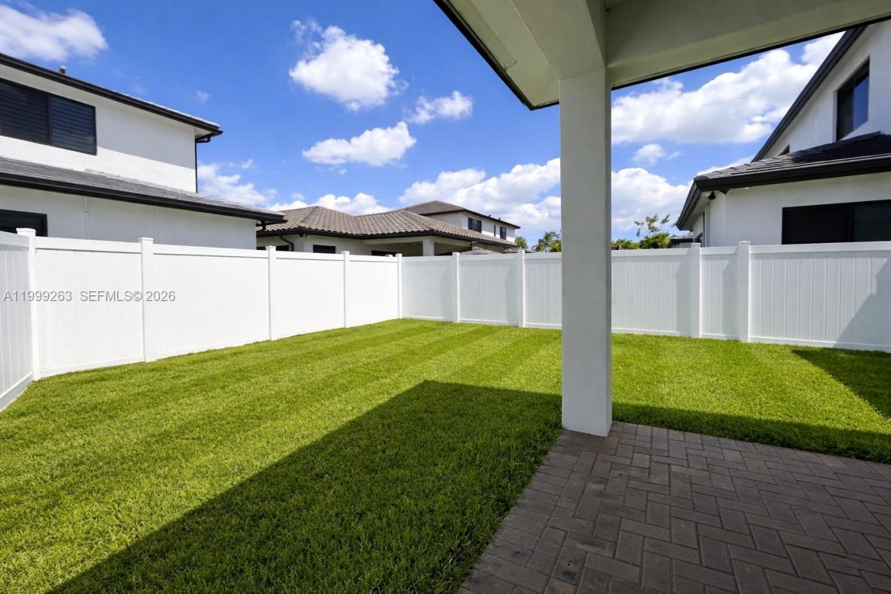 8037 NW 46th Ter , Doral, FL 33166 Photo