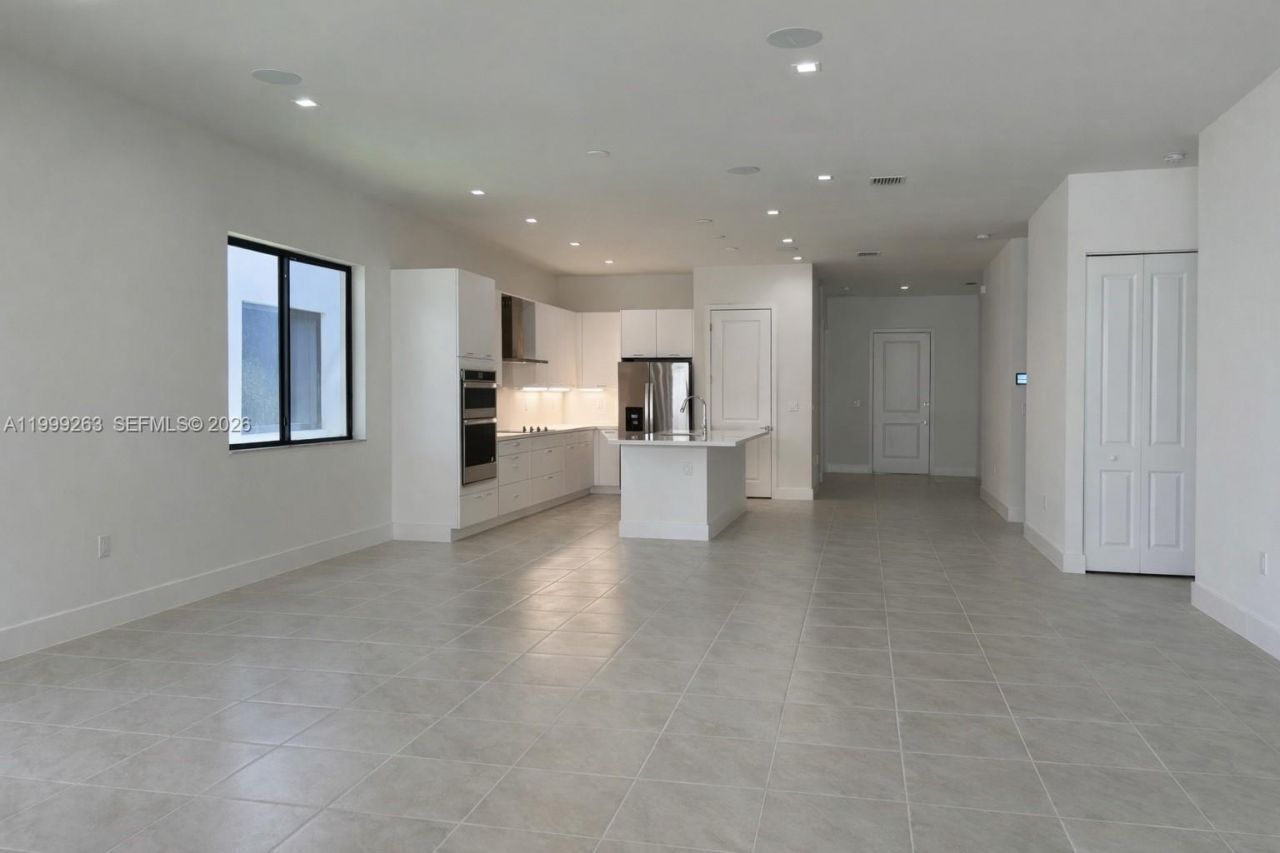 8037 NW 46th Ter , Doral, FL 33166 Photo