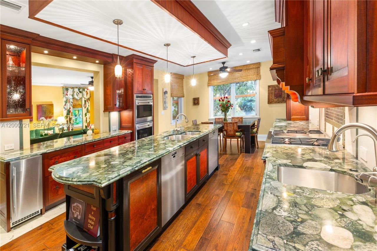 4867 SW 82nd St, Miami, FL 33143 Photo