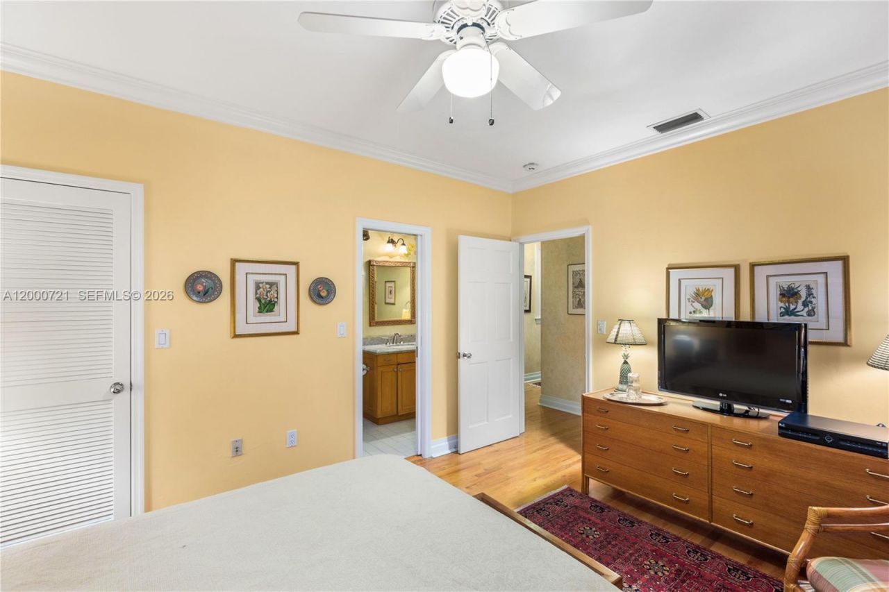 4867 SW 82nd St, Miami, FL 33143 Photo