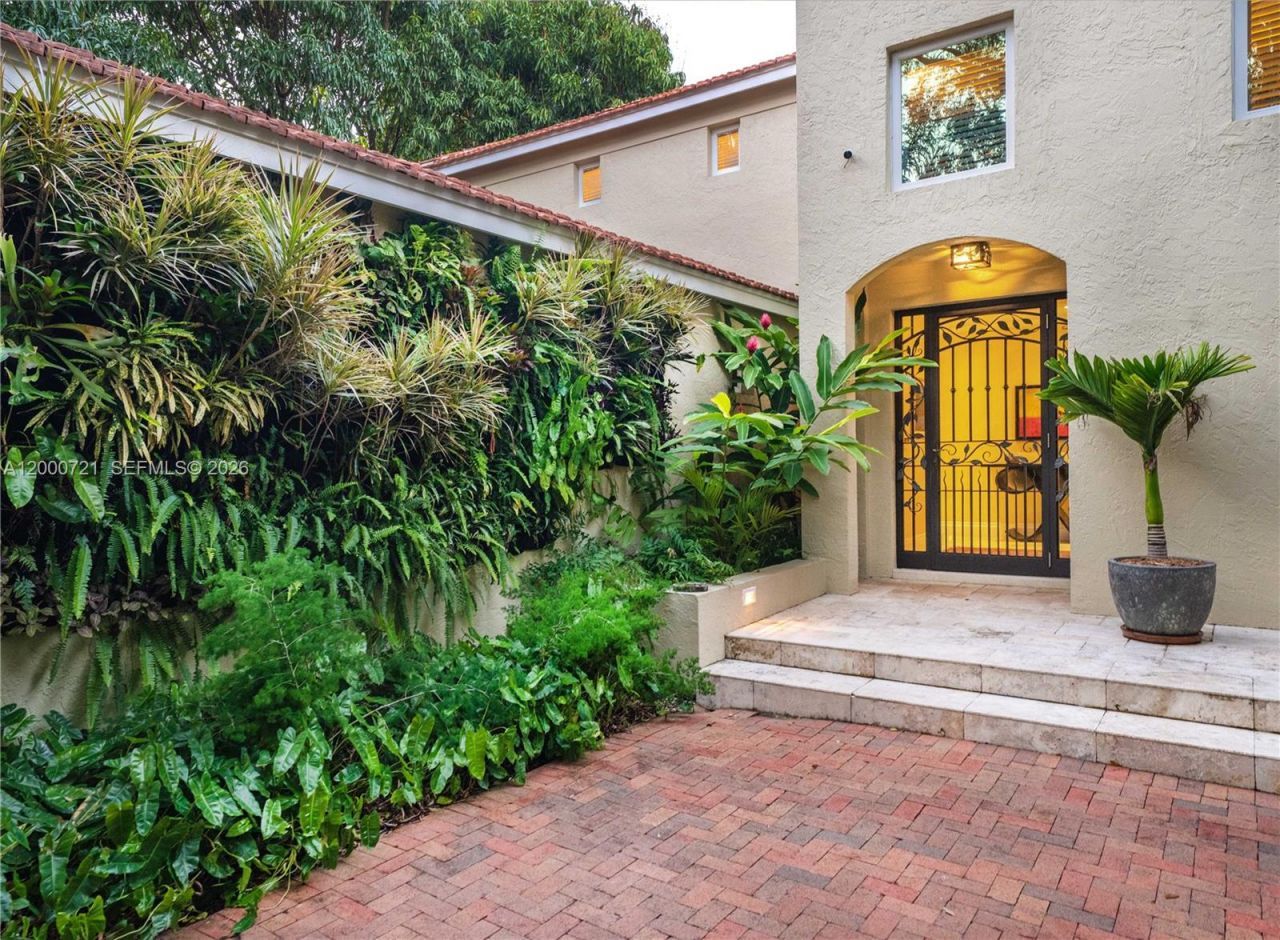 4867 SW 82nd St, Miami, FL 33143 Photo