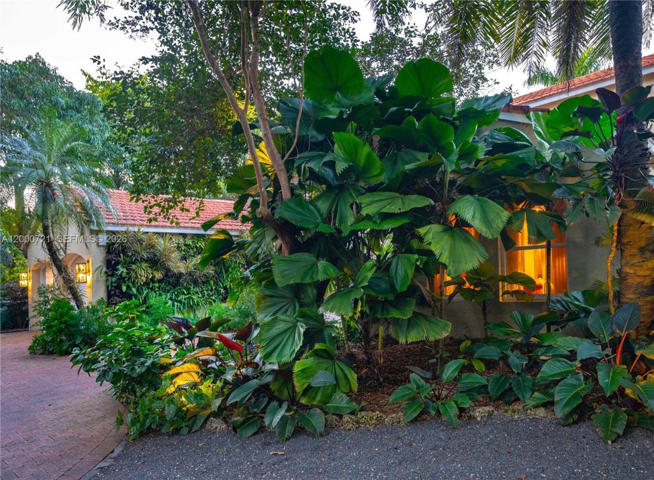 4867 SW 82nd St, Miami, FL 33143 Photo