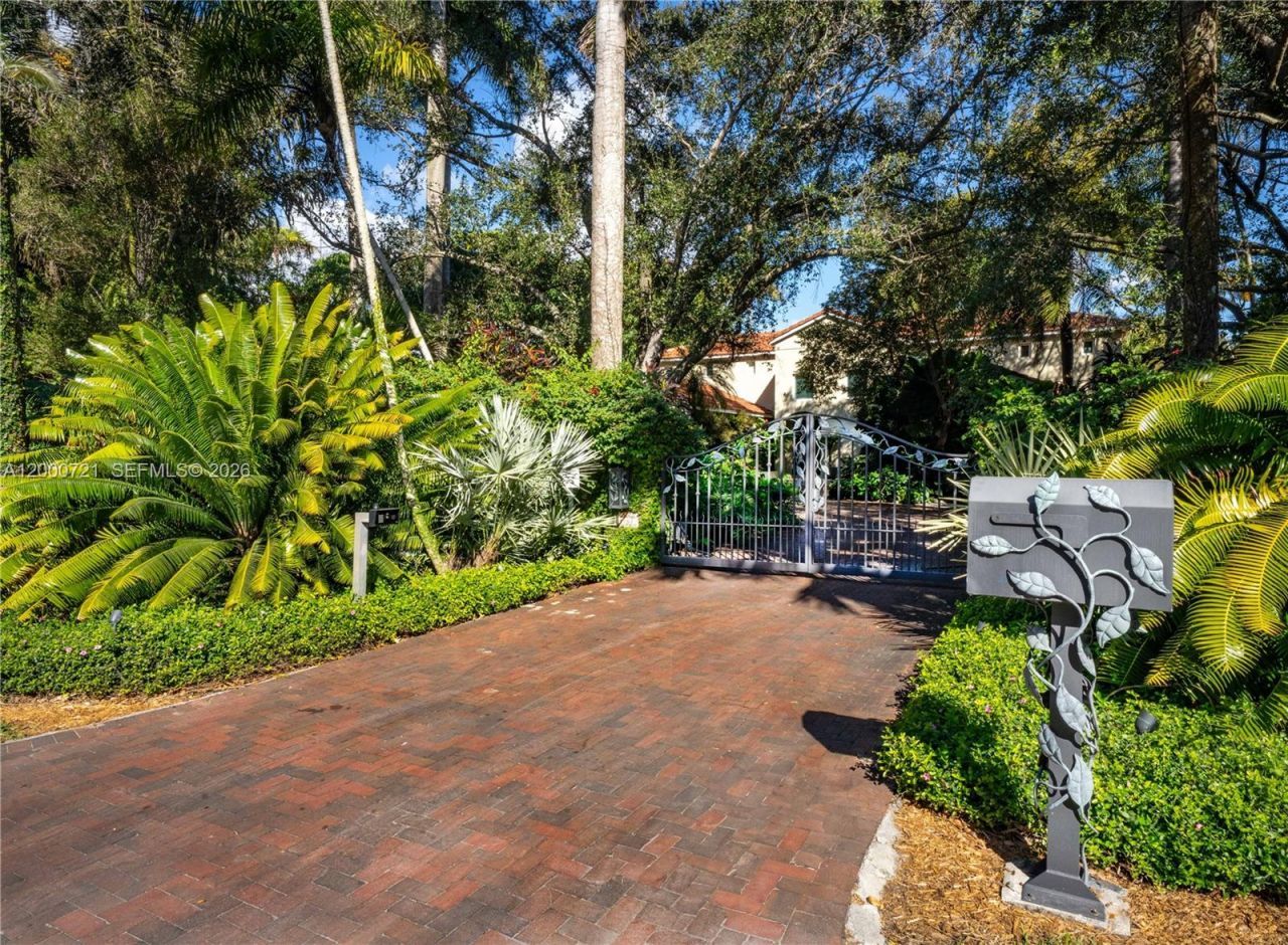 4867 SW 82nd St, Miami, FL 33143 Photo