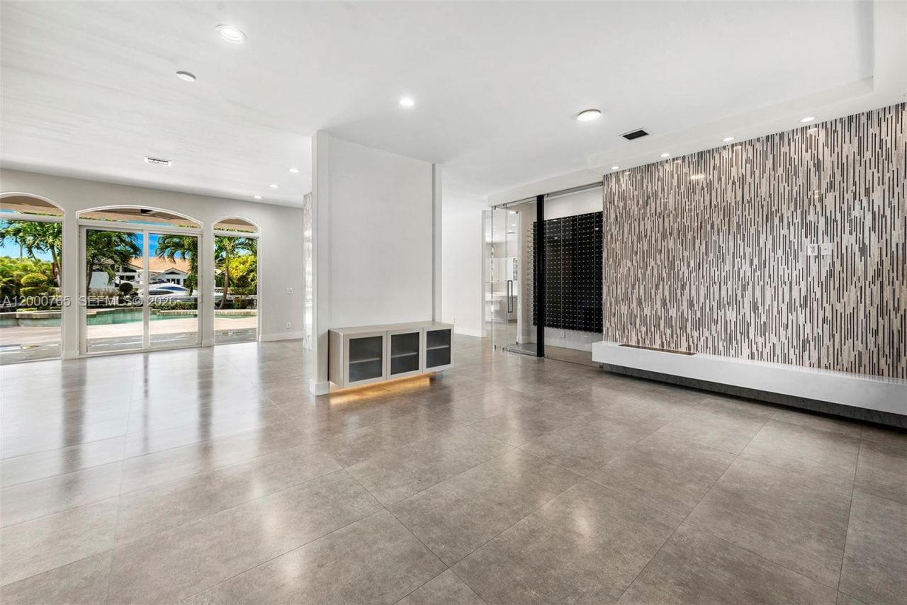 552 Palm Drive, Hallandale Beach, FL 33009 Photo