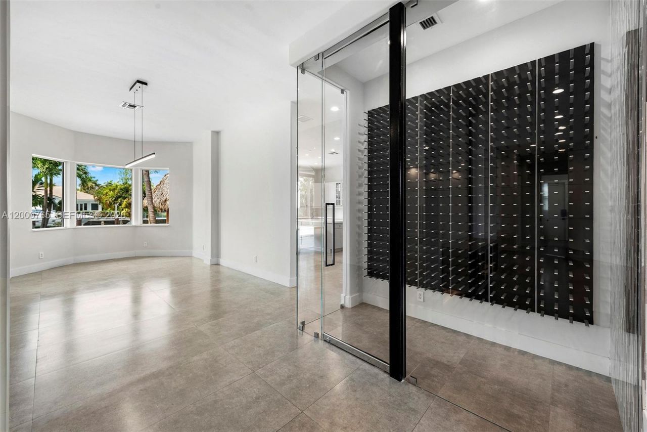 552 Palm Drive, Hallandale Beach, FL 33009 Photo