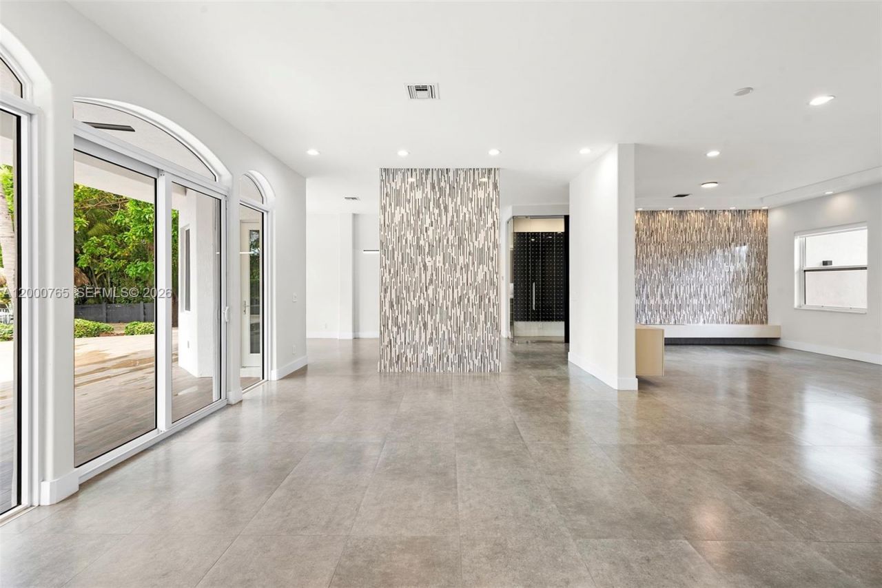 552 Palm Drive, Hallandale Beach, FL 33009 Photo