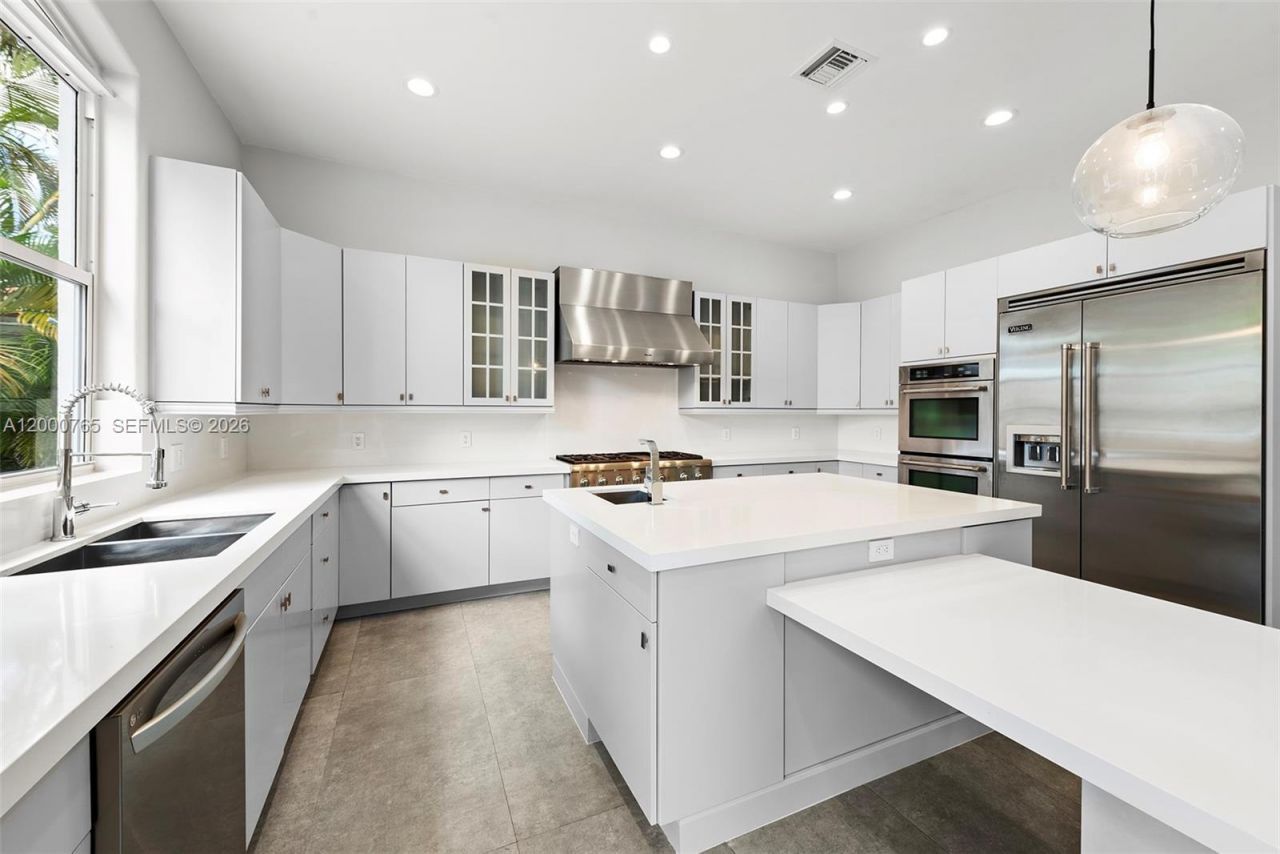 552 Palm Drive, Hallandale Beach, FL 33009 Photo