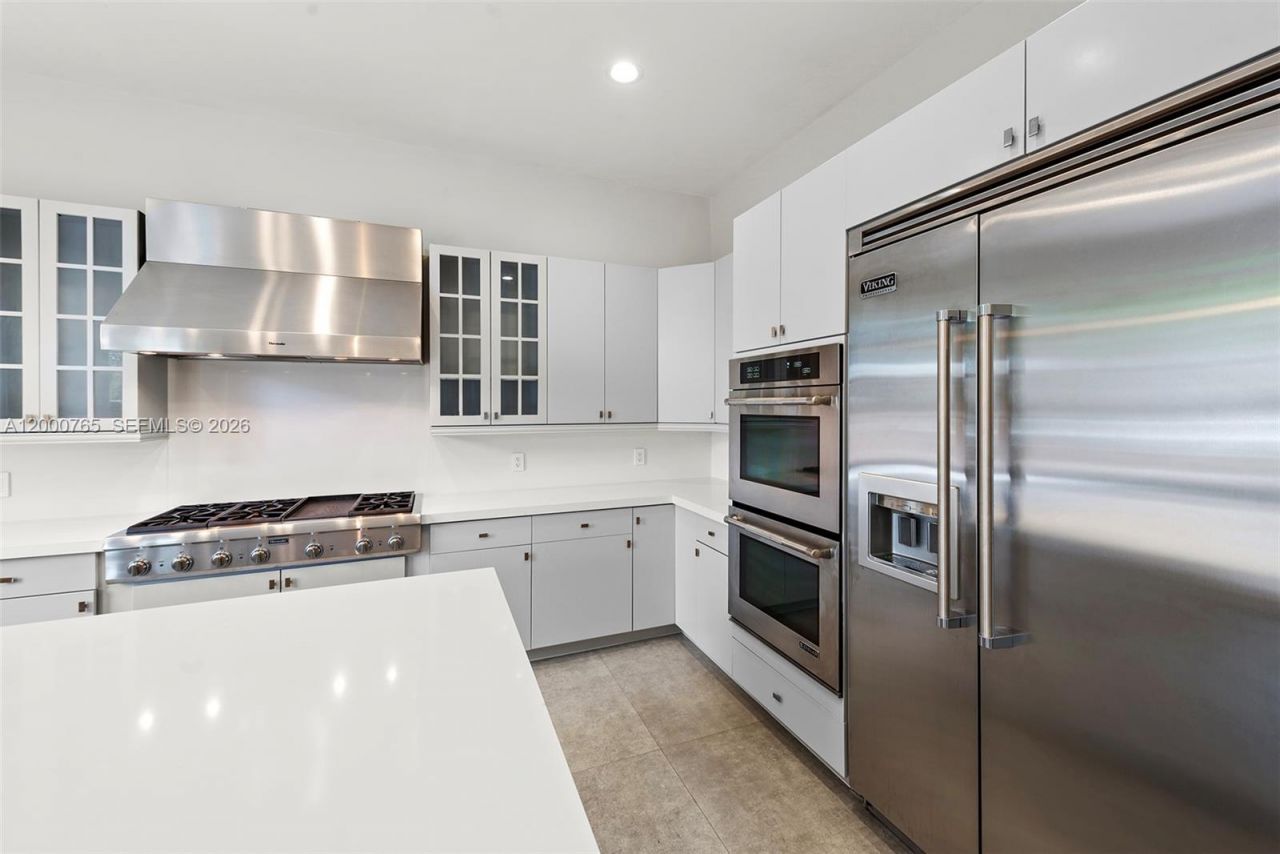 552 Palm Drive, Hallandale Beach, FL 33009 Photo