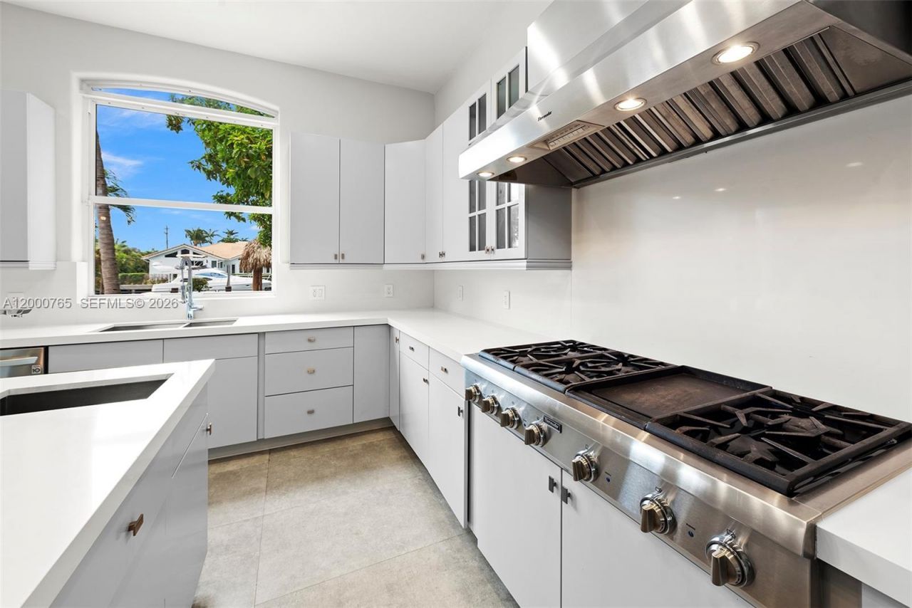 552 Palm Drive, Hallandale Beach, FL 33009 Photo