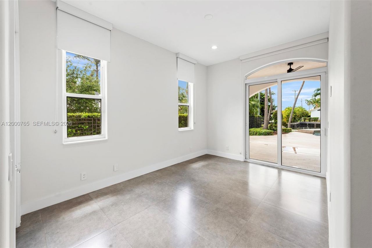 552 Palm Drive, Hallandale Beach, FL 33009 Photo